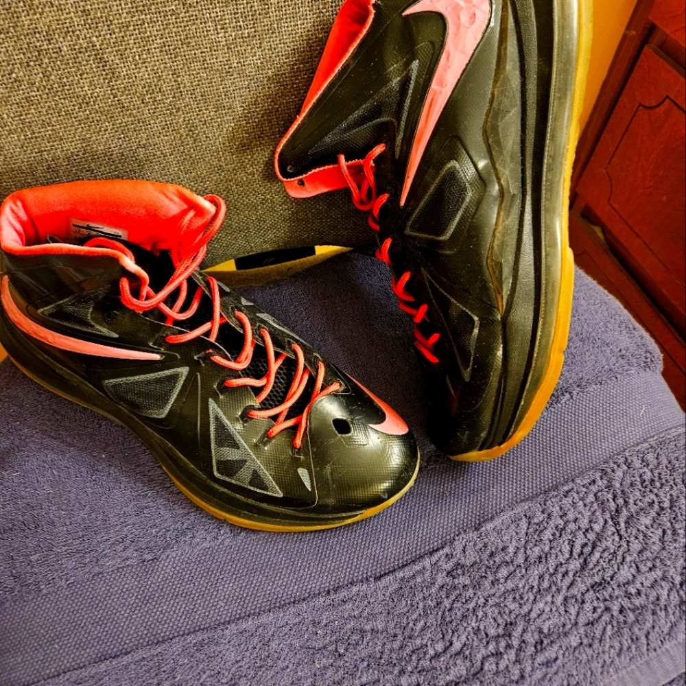 Sneakers